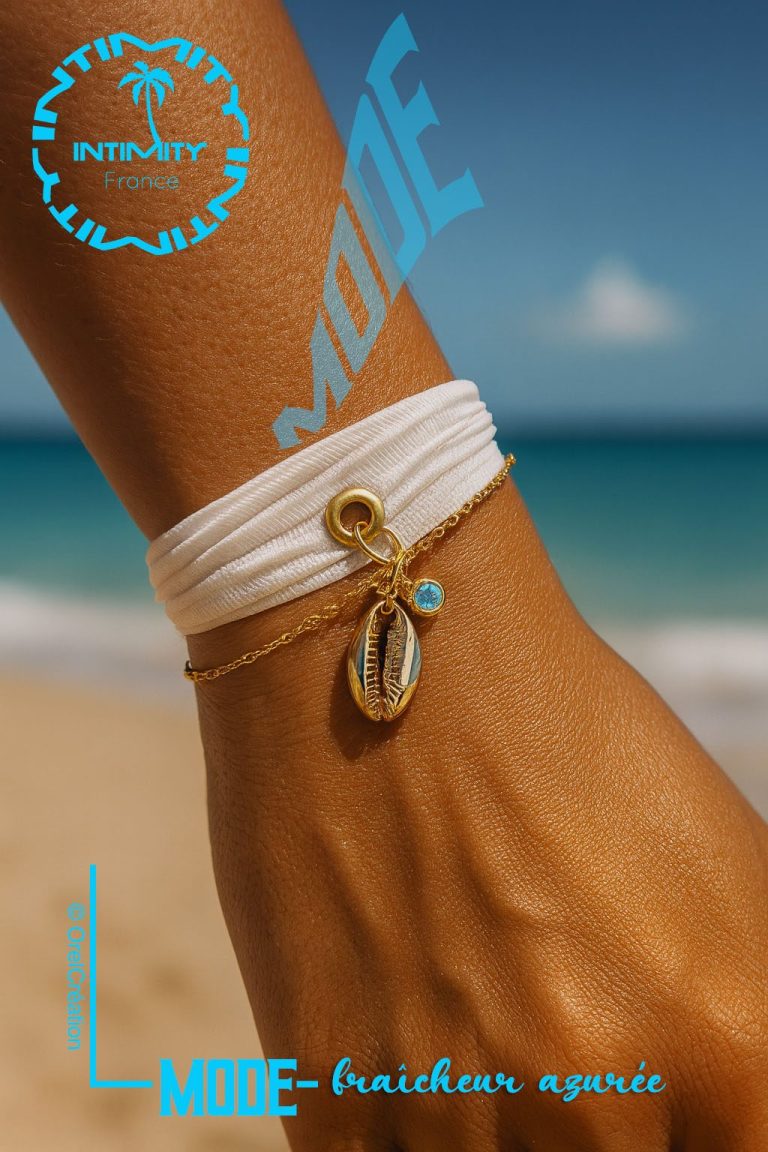 Douce lune pièce unique 24K Bracelet noir avec pendentifs dorés or 24K et une pierre de lune pièce unique créateur.