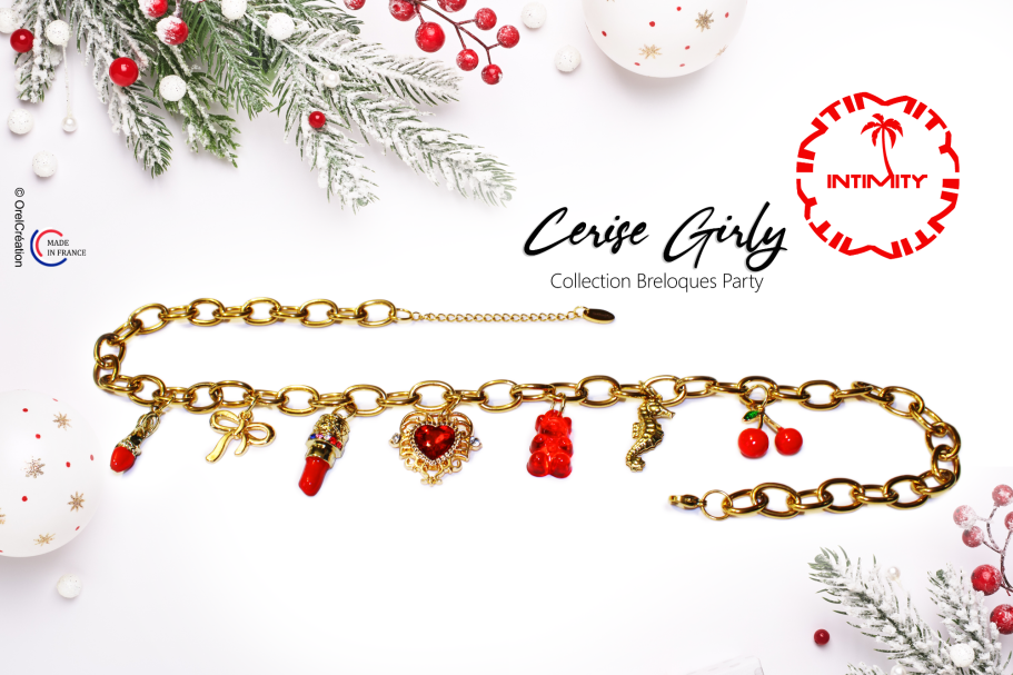 collier femme unique fantaisie Bracelet doré avec pendentifs colorés en forme de cœur et fruits, décoré de baies rouges.